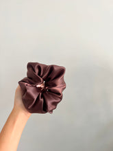 Load image into Gallery viewer, Mini Trenssha Scrunchie - CHOCO
