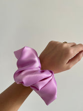 Load image into Gallery viewer, Mini Trenssha Scrunchie - Butterfly
