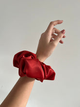 Load image into Gallery viewer, Mini Trenssha Scrunchie - DILA
