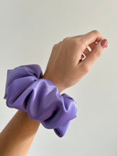 Load image into Gallery viewer, Mini Trenssha Scrunchie - Hona
