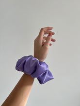 Load image into Gallery viewer, Mini Trenssha Scrunchie - Hona
