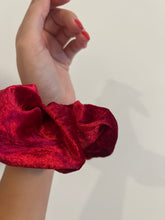 Load image into Gallery viewer, Mini Trenssha Scrunchie - SANTA
