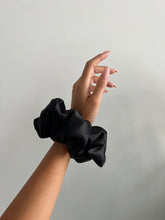 Load image into Gallery viewer, Mini Trenssha Scrunchie - LIA
