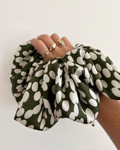 Load image into Gallery viewer, TRENSSHA SCRUNCHIE - TIKI
