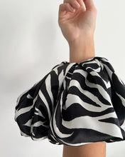 Load image into Gallery viewer, TRENSSHA SCRUNCHIE - SAFARI
