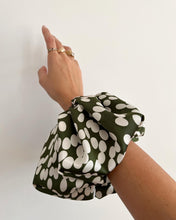 Load image into Gallery viewer, TRENSSHA SCRUNCHIE - TIKI
